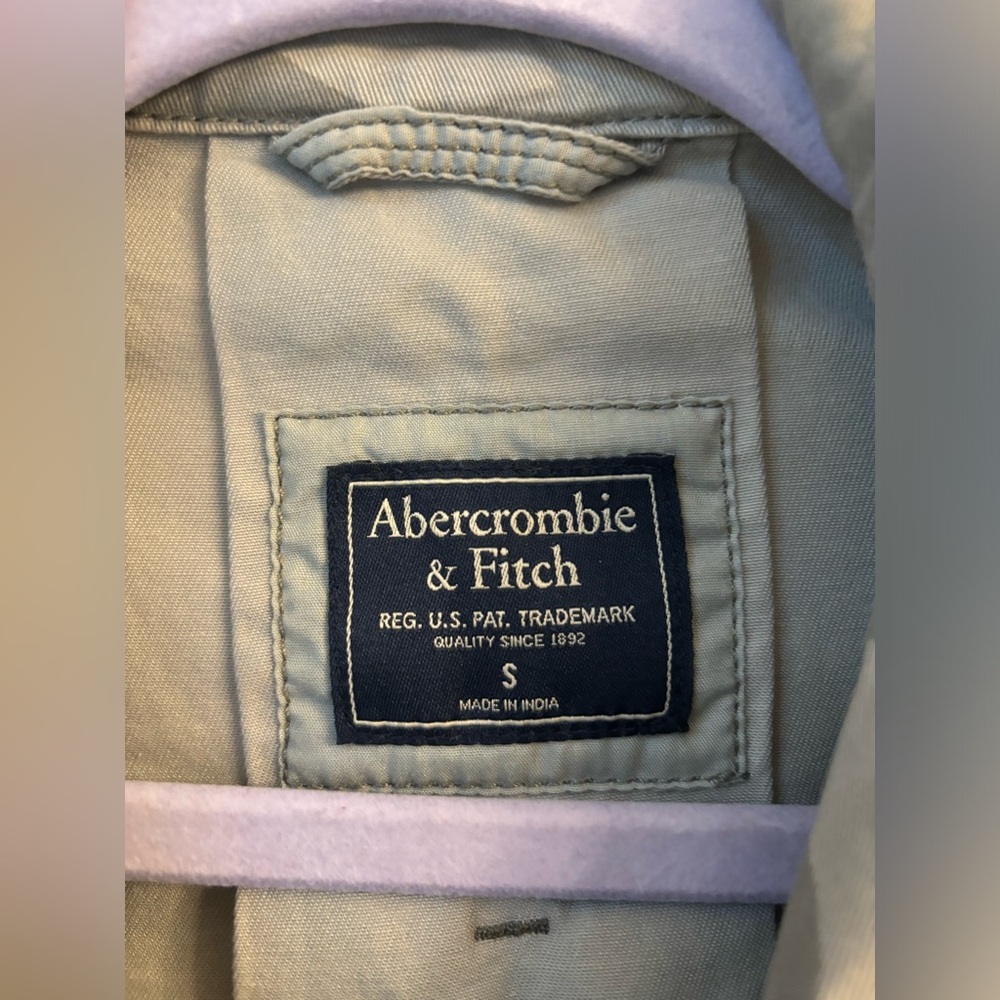 Abercrombie & Fitch Gray Camouflage Lightweight Jacket - Picture 2 of 8